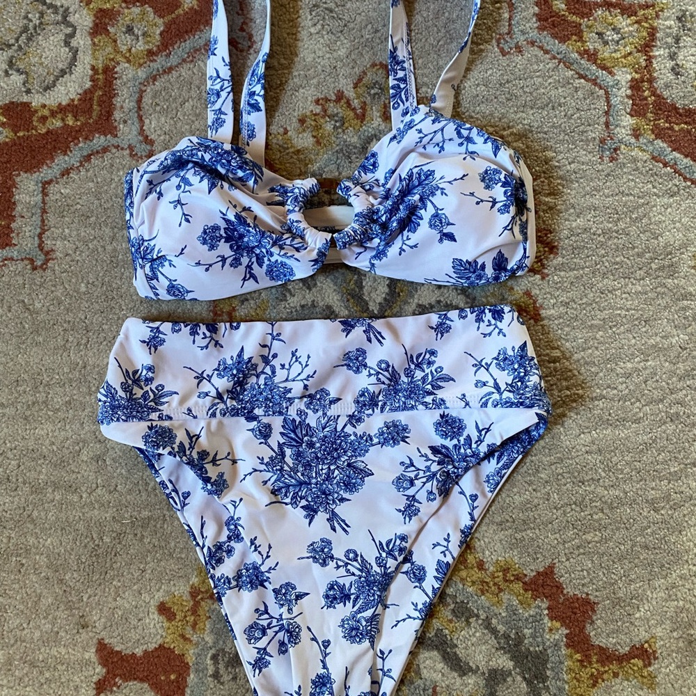Floral Blue and White Berlook Bikini Set